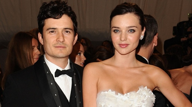 Orlando Bloom a Miranda Kerrová - Pocta Alexandru McQueenovi v Metropolitním...