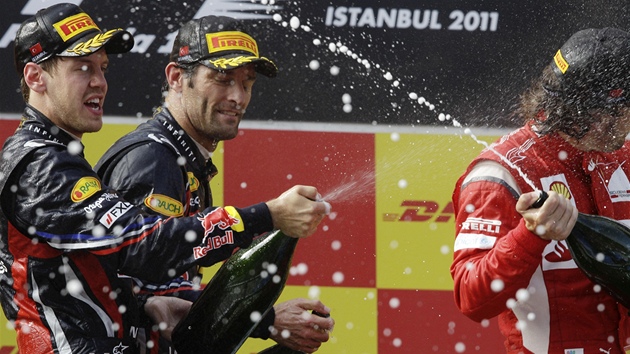 NEJLEPI TRIO. Tihle ti zvládli Velkou cenu Turecka nejlíp ze vech. Zleva: Sebastian Vettel, Mark Webber, Fernando Alonso.