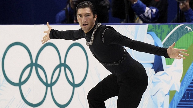 NEEKANÝ VÍTZ. Americký krasobrusla Evan Lysacek pi volné jízd.