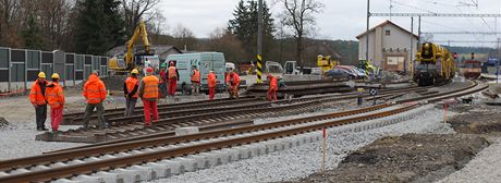 Pokládka druhé koleje zastaví provoz vlak mezi Pardubicemi a Hradcem Králové. Ilustraní foto