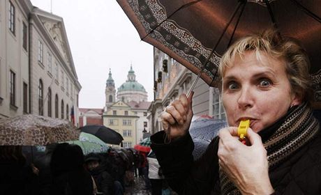 Uitelé u proti krokm vlády protestovali v minulých letech (napíklad ped Snmovnou v roce 2009, viz snímek). Te se chtjí zúastnit spolené odboráské demonstrace 21. kvtna.