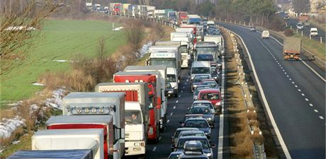 Do Ostravy se vrátilo po zpoplatnní jízdy po dálnici mnoho aut, zhorilo se tak znovu ovzduí ve mst.