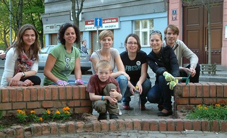 Jet foto z guerilla gardening v praskm Karln, na rozlouenou 