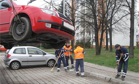 Kladno auta pekáející pi itní ulic odtáhne na odstavné parkovit.