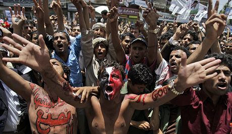 Obyvatelé Jemenu demonstrují v ulicích u msíce