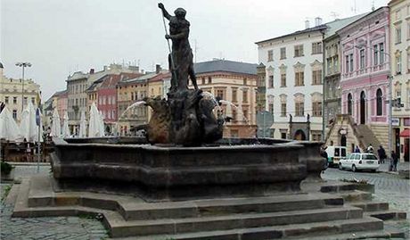 Pohled na olomoucké Dolní námstí a Neptunovu kanu.