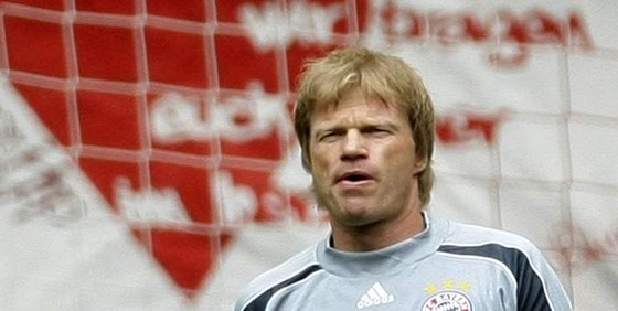 Bývalá brankáská jednika nmecké fotbalové reprezentace Oliver Kahn dnes zápasy spolukomentuje pro ZDF.