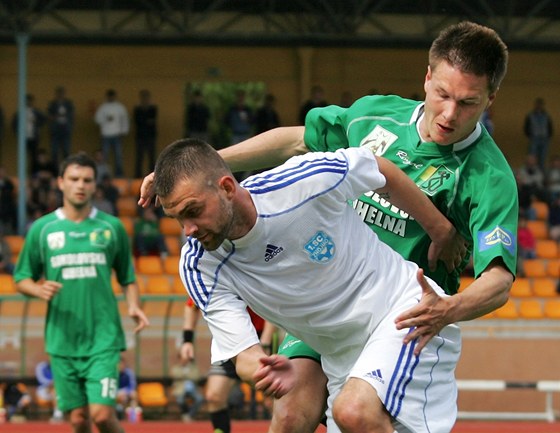 Fotbalisté Znojma (v bílém) zachráli druhou ligu.