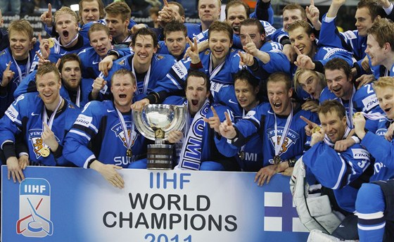 MISTI. Finové slaví titul hokejových ampion pro rok 2011.