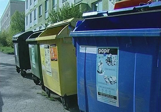 Základem recyklace je tídní odpadu, k tomu slouí speciální kontejnery.