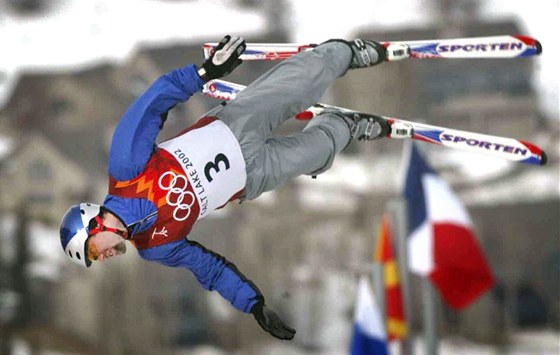 Olympijský vítz v akrobatickém lyování Ale Valenta pi ZOH v Salt Lake City....