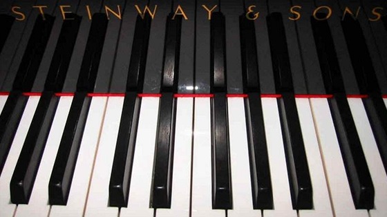 klavír Steinway