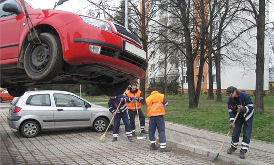 Kladno auta pekáející pi itní ulic odtáhne na odstavné parkovit.