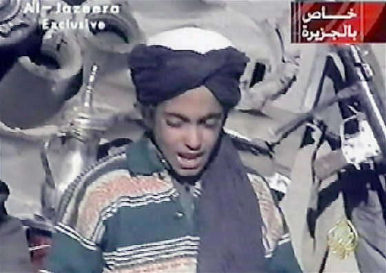 Jedna z mála fotografií bin Ládinova nejmladího syna Hamzy pochází z roku 2001