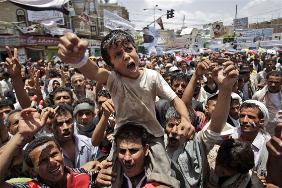 Lidé v jemenské metropoli demonstrují proti vlád 
