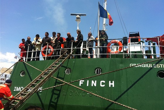 Lo propalestinských aktivist v eckém pístavu Pireus ped vyplutím k behm Pásma Gazy.