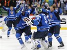 RUKAVICE DOL a hurá na gólmana! Hokejisté Finska slaví titul mistr svta.