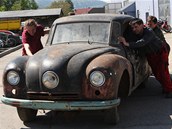 Pesun vozu Tatra 87 z kopivnickho muzea do restaurtorsk dlny.