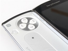 Recenze SE Xperia Play telo