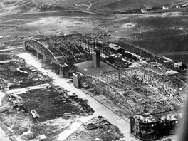 Chebsk leteck dlny a letit po bombardovn v roce 1945, zbr z dokumentrnho filmu Luka Matjka.