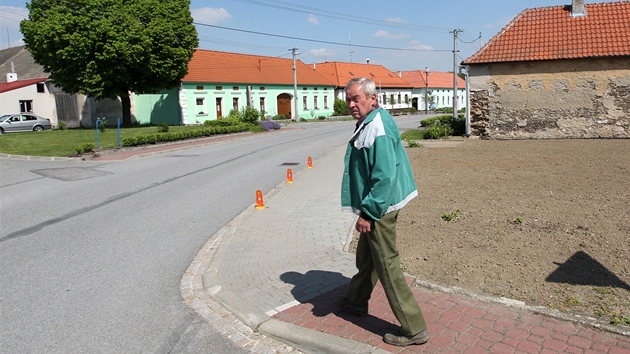 Obyvatelé Petrvek dostali díky skládce za obcí píspvky na opravy dom a nemusí platit za likvidaci komunálního odpadu.