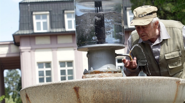 Pramen Dr. astného v Lázních Luhaovice.