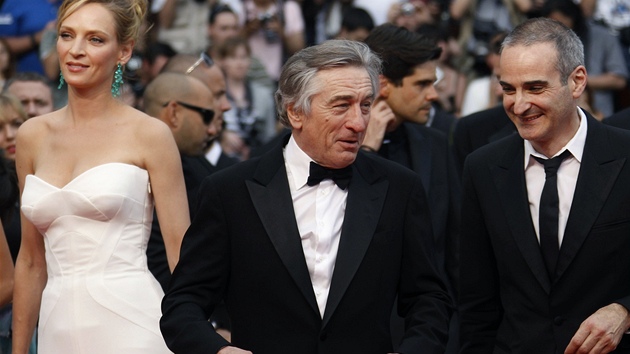 Cannes 2011 - Uma Thurmanová, Robert de Niro a olivier Assayas na zahájení