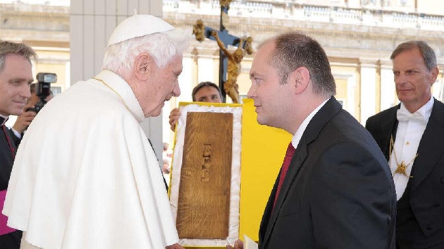 Jihomoravský hejtman Michal Hašek se už s papežem setkal ve Vatikánu Jihomoravský hejtman Michal Hašek se už s papežem setkal ve Vatikánu