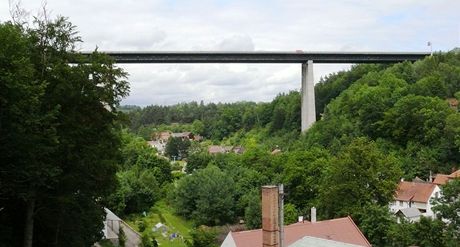 Dálniní most Vysoina nad Velkým Meziíím se bude v lét 2011 opravovat.
