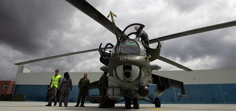 Bitevní vrtulník Tygí letky na základn v Námti nad Oslavou.