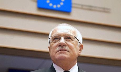 Prezident Václav Klaus nechtl podepsat Lisabonskou smlouvu, ani by esko získalo výjimku z Evropské listiny základních práv a svobod.