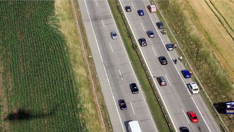 Auto srazilo chodce na 244. kilometru dálnice D1 na Prostjovsku. Ilustraní snímek