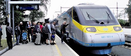 Nasednout na pendolino a dalí spoje vyí kvality mohou lidé ze Zlína cestující do Prahy a v Olomouci.