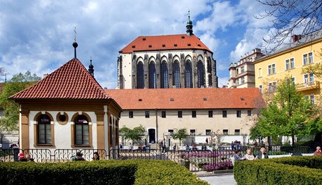 Mui vadily zvony v kostele Panny Marie Snné.