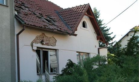 Výbuch trhaviny v dom na Blanensku zranil dlníka. (25. 5. 2011)