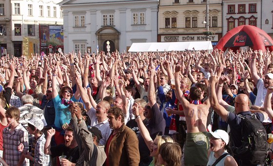 Plzetí podporují fotbalisty z námstí Republiky