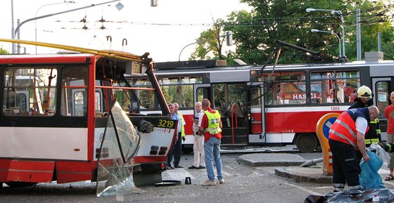 23. kvtna 2011 v 19:17 se na kiovatce ulic Provazníkova a Lesnická v Brn srazila tramvaj linky íslo 9 s trolejbusem linky íslo 37.