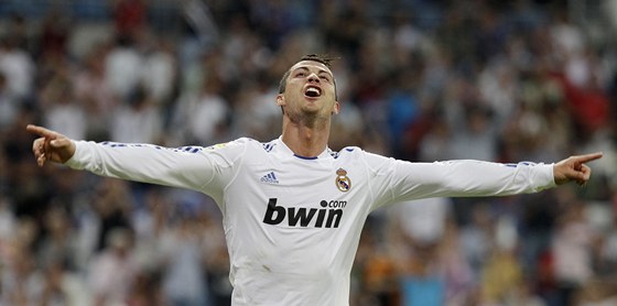 TYICÁTÁ RADOST. Cristiano Ronaldo z Realu Madrid slaví tyicátý gól v sezon.