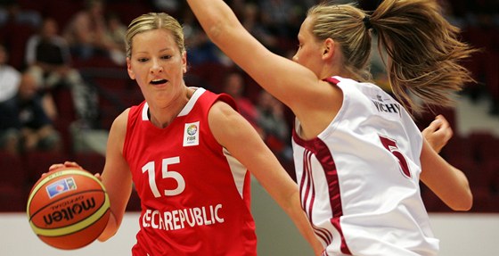 Eva Víteková (vlevo)v nominaci basketbalistek pro ME nechybí.