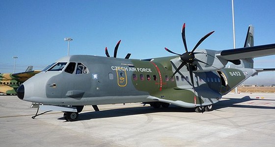 Ministerstvo obrany nakupovalo pro armádu napíklad letouny CASA C-295M 