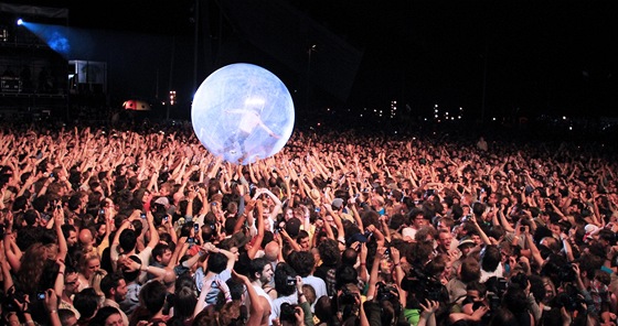 The Flaming Lips se pedstavili na festivalu Primavera Sound, pítí rok vystoupí na Colours of Ostrava.