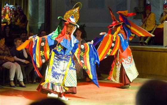 Rituální tanec tibetských mnich v Plzni
