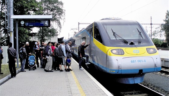 Nasednout na pendolino a dalí spoje vyí kvality mohou lidé ze Zlína cestující do Prahy a v Olomouci.