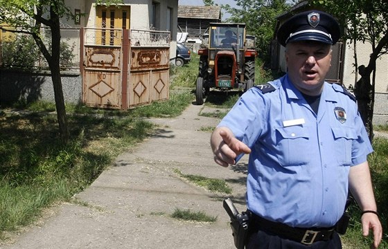 Dm Ratka Mladie v severosrbském Lazarevu te steí policie.