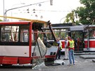 23. kvtna 2011 v 19:17 se na kiovatce ulic Provaznkova a Lesnick v Brn srazila tramvaj linky slo 9 s trolejbusem linky slo 37.