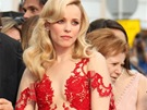 Móda na festivalu v Cannes: i taková znaka jako Marchesa, která se pyní skvlými róbami, v kolekcích ukrývá podivné modely. Jeden z nich si oblékla hereka Rachel McAdamsová.