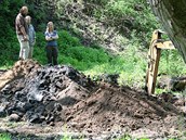 Kriminalist zahjili przkum lokality U Viaduktu v Dobronn, kde by se ml nachzet druh hromadn hrob spojen s povlenm nsilm v obci