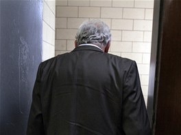 Bval f MMF Dominique Strauss-Kahn odchz od soudu v New Yorku (19. kvtna 2011)