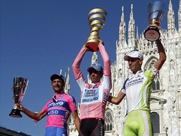 TRIO NEJLEPCH. Za Contadorem v konenm hodnocen skonil domc Michele Scarponi (vlevo) a dal Ital Vincenzo Nibali.