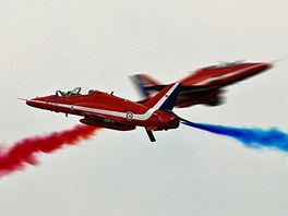 Britsk vojensk akrobatick skupina The Red Arrows